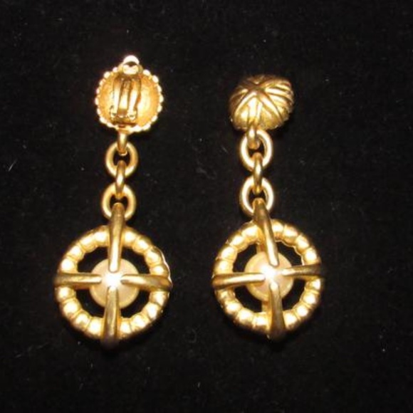 SALE-Givenchy Brushed Gold with Large Pearls Earrings - Picture 3 of 8